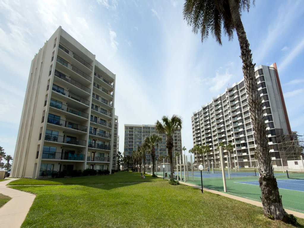Direct Beachfront 3BR - 3 Pools & 3 Jacuzzis  Vacation Rental in South Padre Island - RedAwning