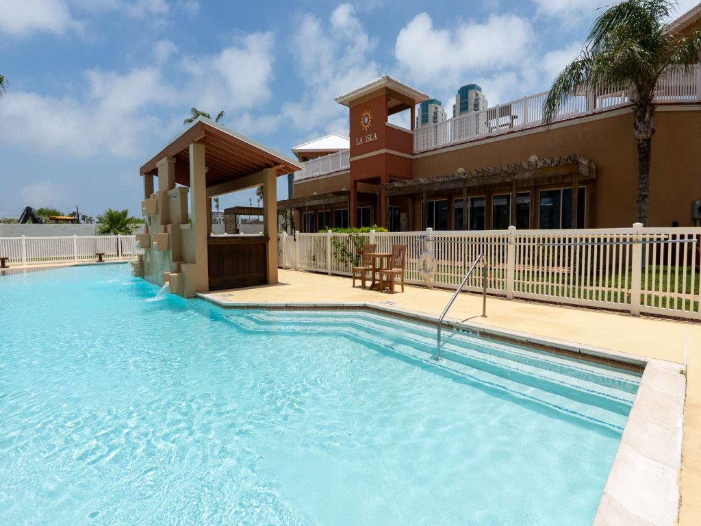 3BR Condo - 8 Beds - Pool - Walk to Beach - SPI Vacation Rental in South Padre Island - RedAwning