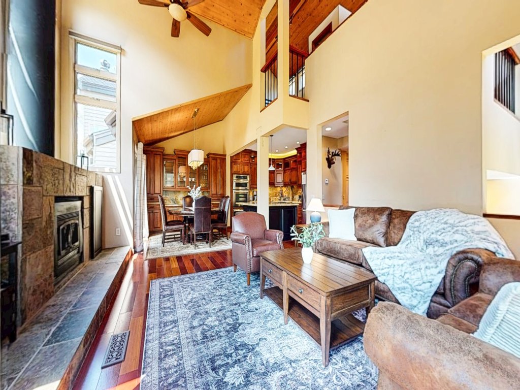 The Pointe #02 Vacation Rental in Mammoth Lakes - RedAwning