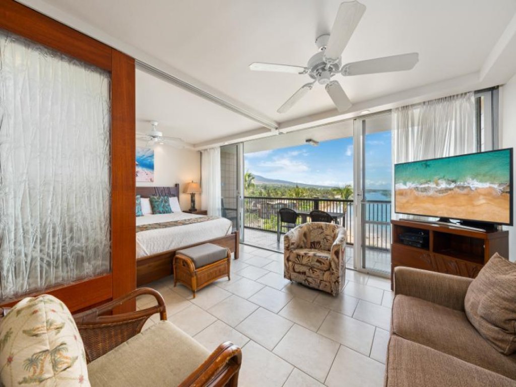 MANA KAI MAUI RESORT, #706C Vacation Rental in Hawaii - RedAwning