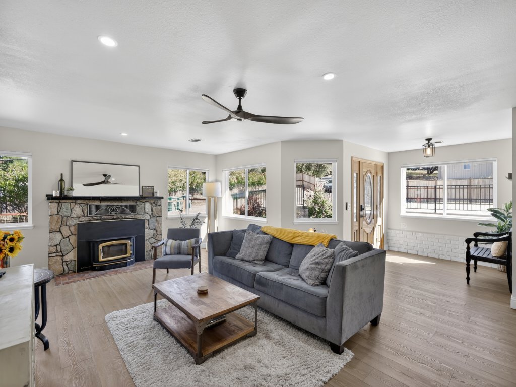 Historic Placerville | 3BR Sleeps 6 | AppleHill Vacation Rental in California - RedAwning
