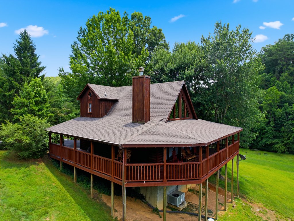 Hibernation Station Vacation Rental in Sevierville - RedAwning