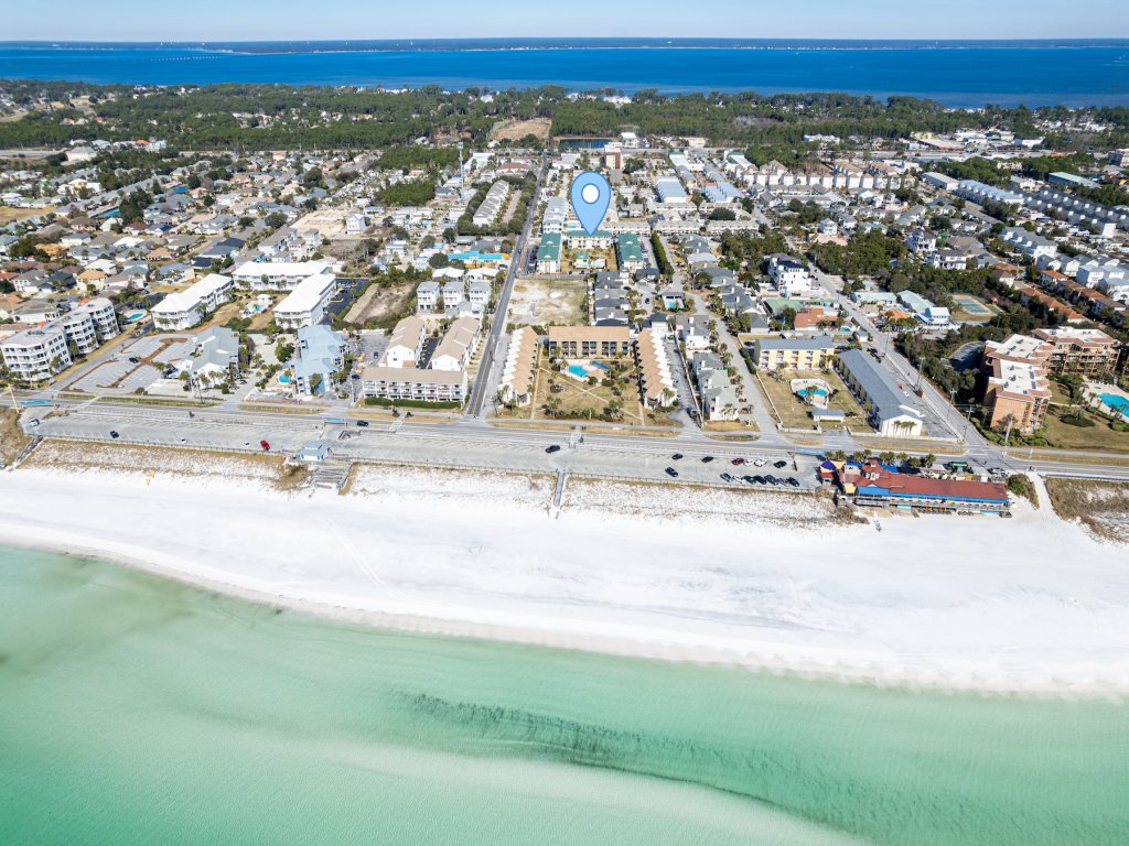 Sandprints B1 Vacation Rental in Miramar Beach - RedAwning