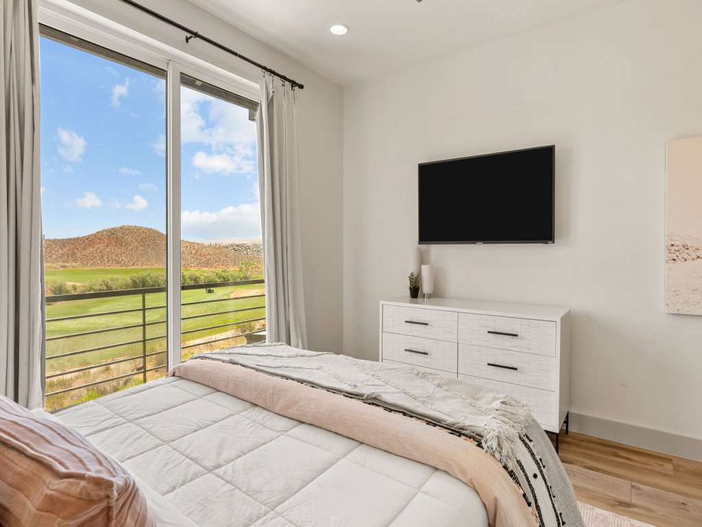 Golf Course Views Vacation Rental in Utah - RedAwning