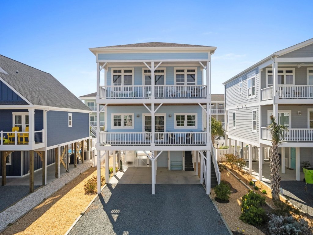 Isle Be There / 227 Gerda Ave Vacation Rental in Holden Beach - RedAwning
