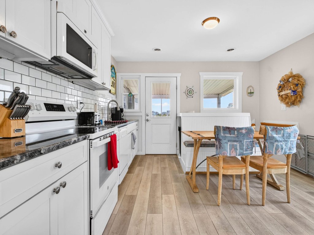 Ike's Place / 118 Seaside Dr Vacation Rental in Holden Beach - RedAwning