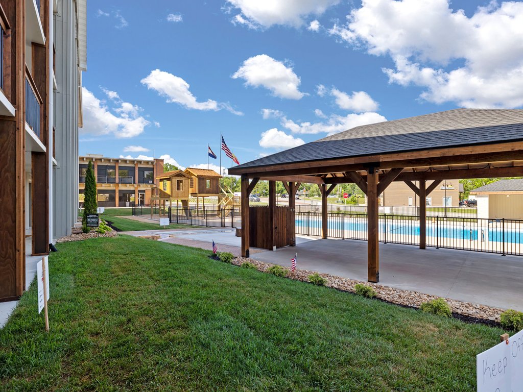 RC305A- The Landing Pad Vacation Rental in Branson - RedAwning