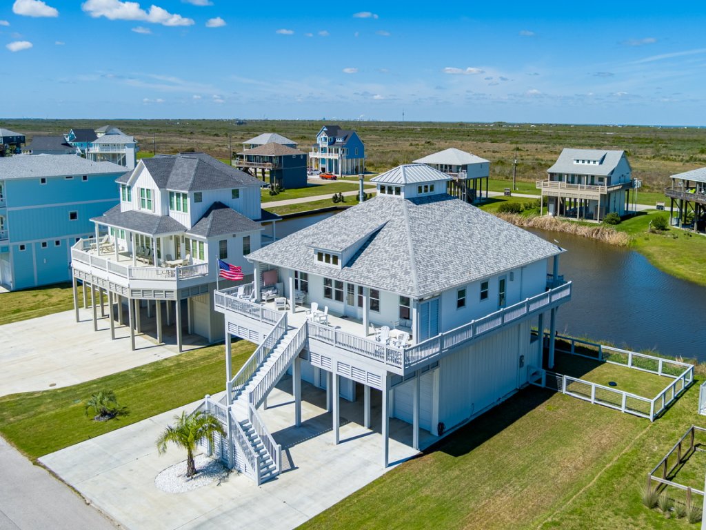 Wave On Wave Vacation Rental in Texas - RedAwning