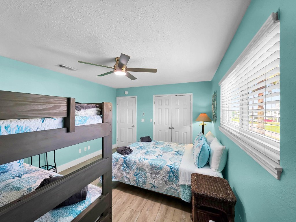Pelicans and Palms Vacation Rental in Texas - RedAwning