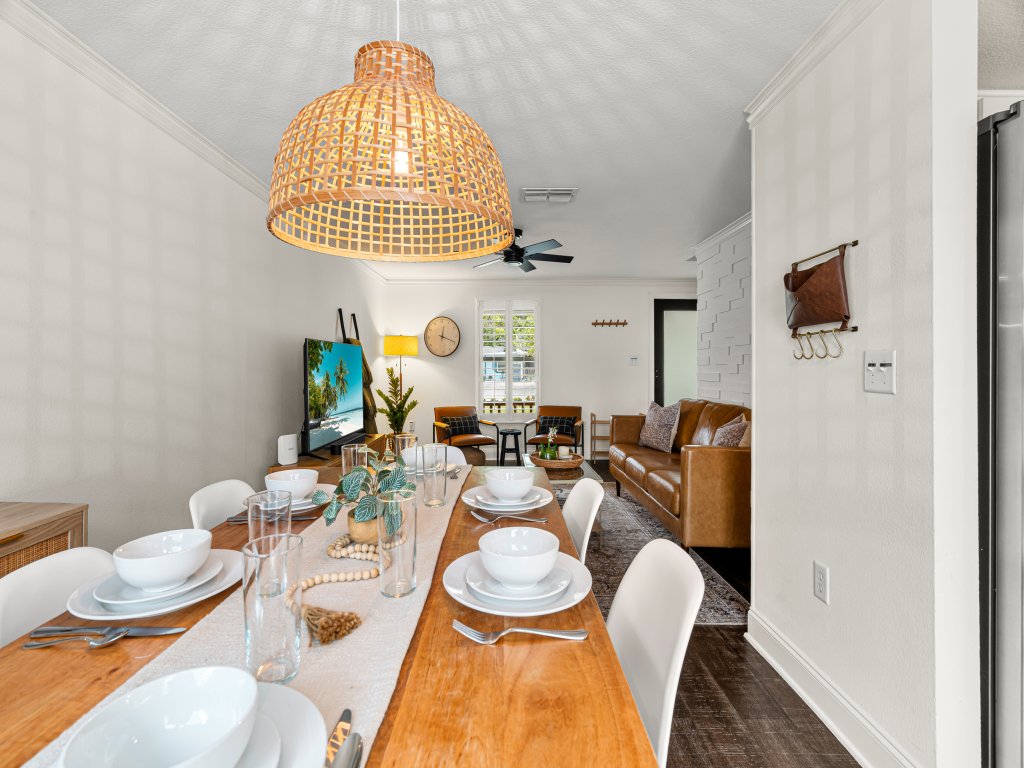 Sunshine Retreat Vacation Rental in Sarasota - RedAwning