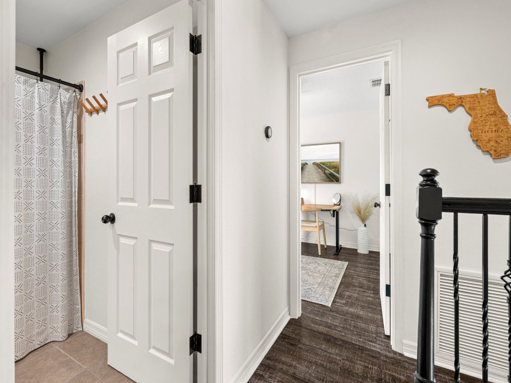 Sunshine Retreat Vacation Rental in Sarasota - RedAwning