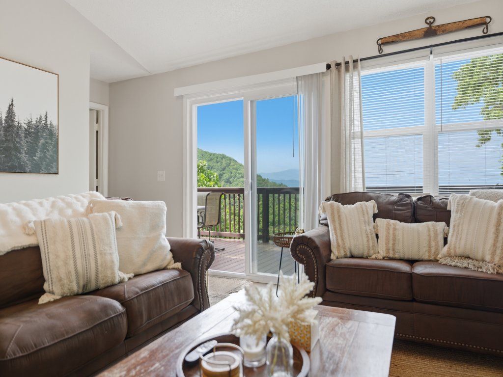 Above the Clouds Vacation Rental in Sevierville - RedAwning