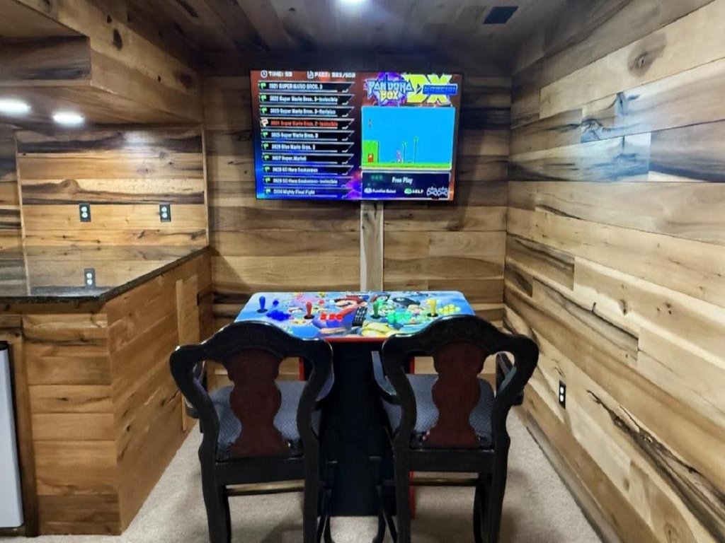 Smoky Mountain Getaway Vacation Rental in Pigeon Forge - RedAwning