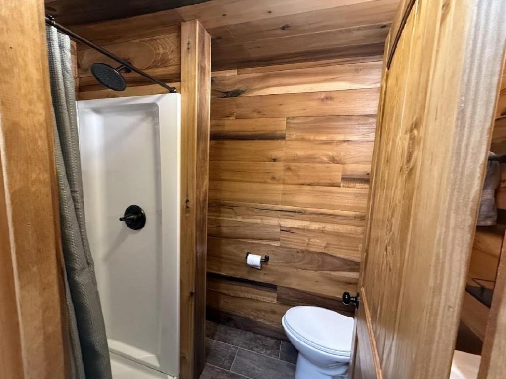 Smoky Mountain Getaway Vacation Rental in Pigeon Forge - RedAwning