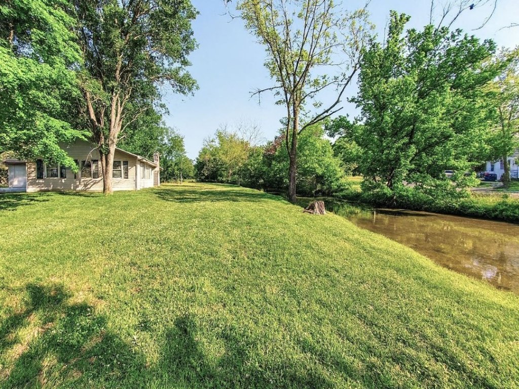 Mountain Stream Vacation Rental in Pigeon Forge - RedAwning
