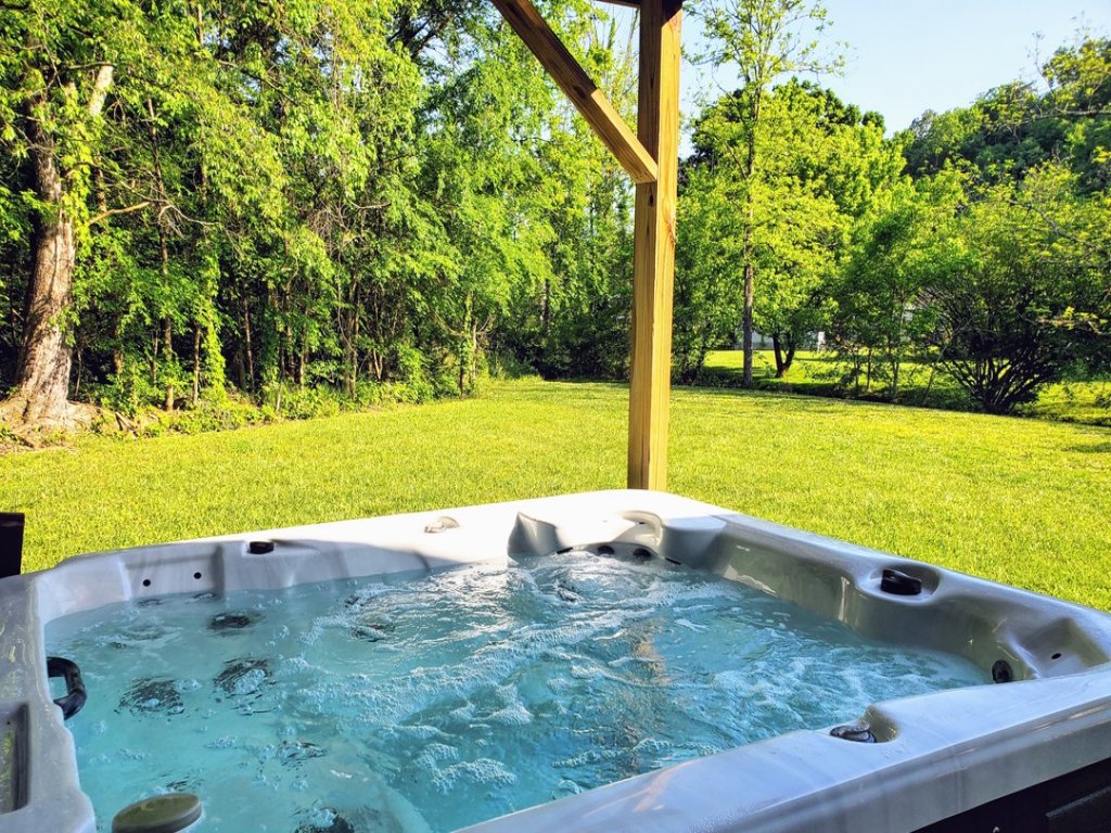 Mountain Stream Vacation Rental in Pigeon Forge - RedAwning