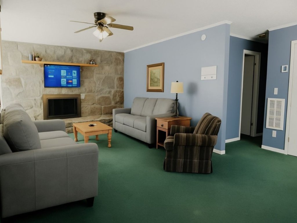 Mountain Stream Vacation Rental in Pigeon Forge - RedAwning