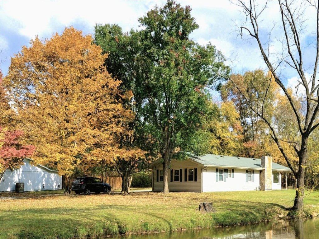 Mountain Stream Vacation Rental in Pigeon Forge - RedAwning