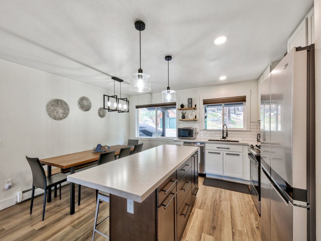 Lake Views, Hot Tub Pool Table, Close To Heavenly! 3765O Vacation Rental in California - RedAwning