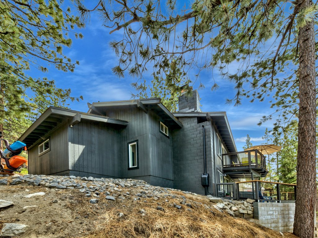 Lake Views, Hot Tub Pool Table, Close To Heavenly! 3765O Vacation Rental in California - RedAwning