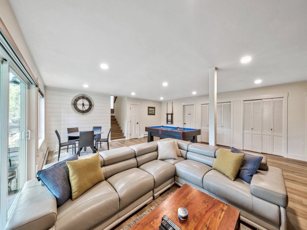 Lake Views, Hot Tub Pool Table, Close To Heavenly! 3765O Vacation Rental in California - RedAwning