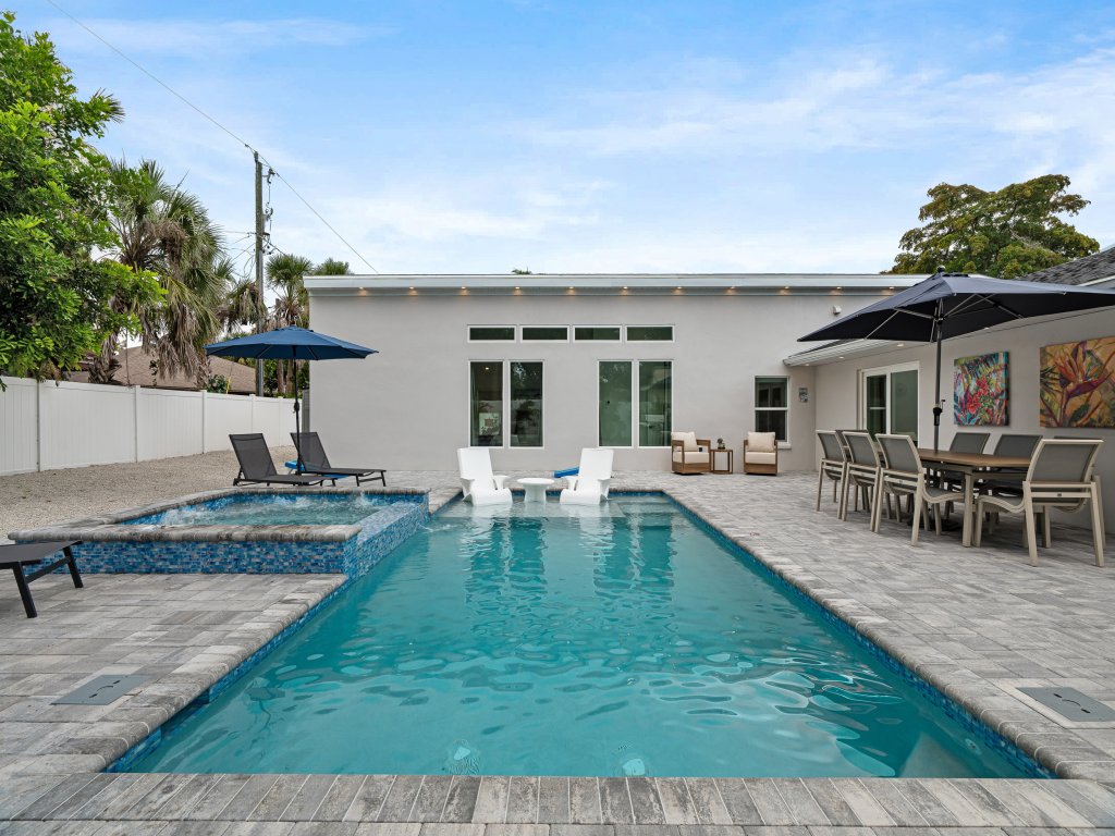 Ringside on Ringling Vacation Rental in Sarasota - RedAwning