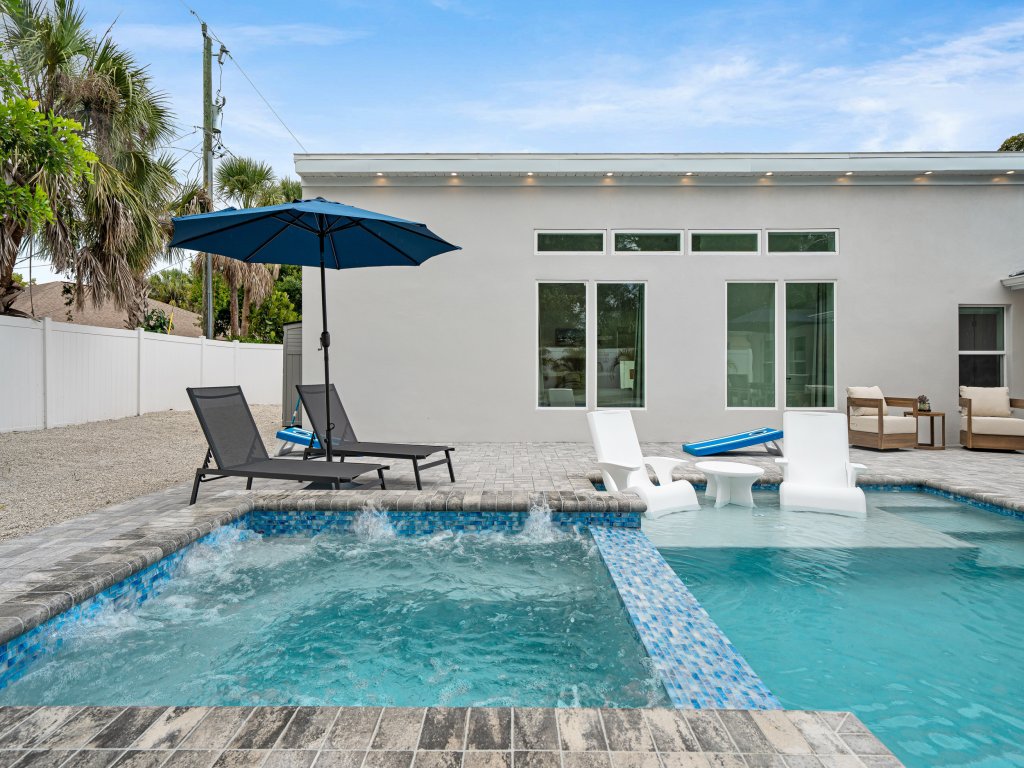 Ringside on Ringling Vacation Rental in Sarasota - RedAwning