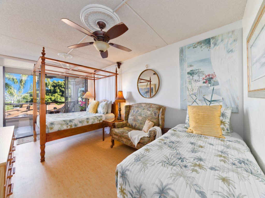 Experience ocean views in this spacious Penthouse 2BR condo in beautiful Kailua-Kona. Vacation Rental in Kailua Kona - RedAwning