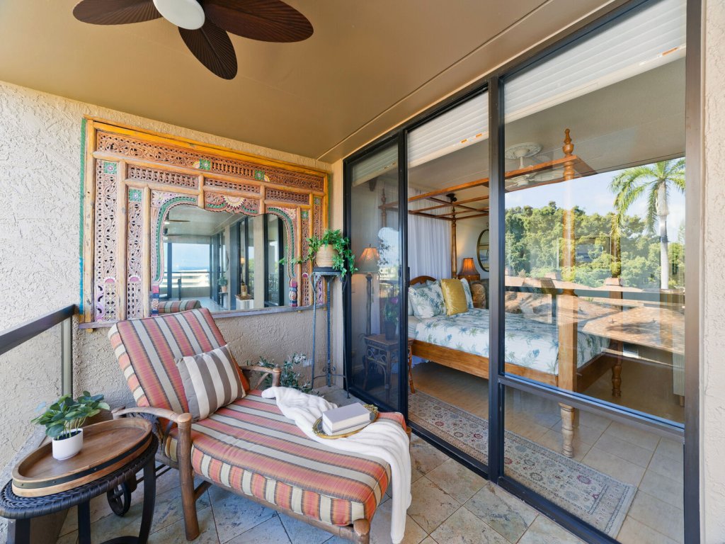 Experience ocean views in this spacious Penthouse 2BR condo in beautiful Kailua-Kona. Vacation Rental in Kailua Kona - RedAwning