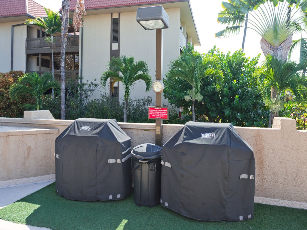 Experience ocean views in this spacious Penthouse 2BR condo in beautiful Kailua-Kona. Vacation Rental in Kailua Kona - RedAwning