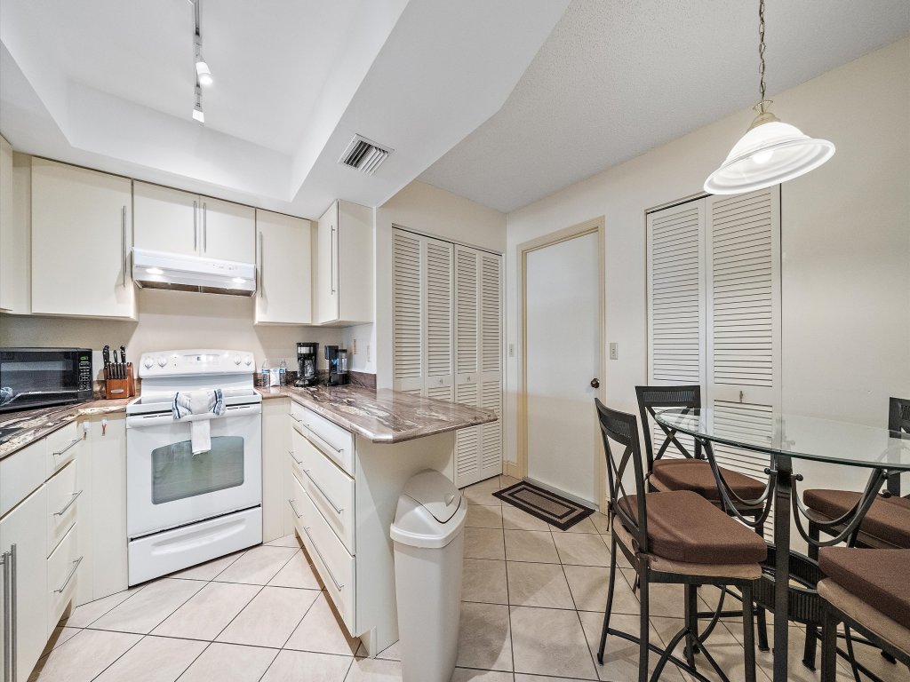 Sun Sand Dreams Villa Vacation Rental in Sarasota - RedAwning