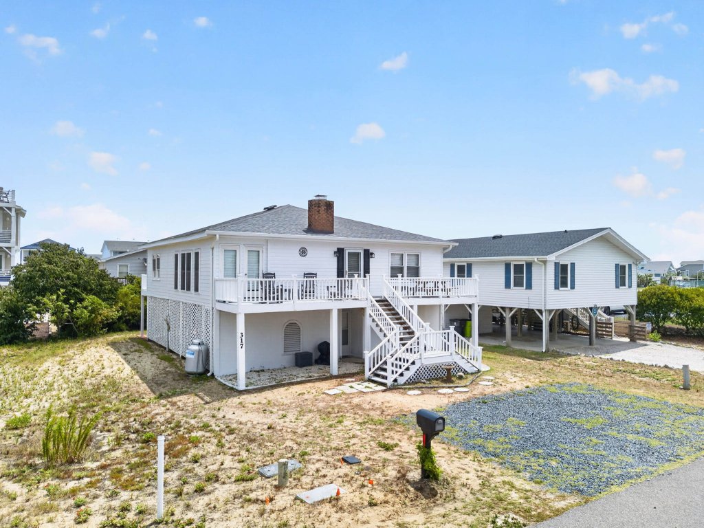 Sea Monkeys Beach Cottage / 317 Sandpiper Lane Vacation Rental in Holden Beach - RedAwning