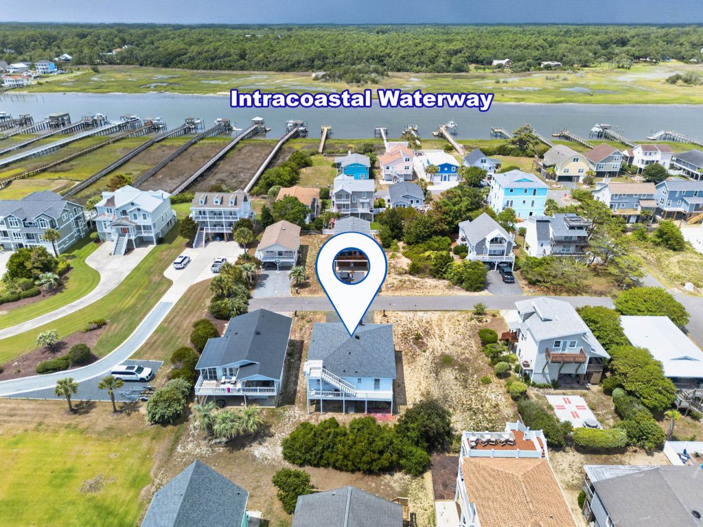 Sea Monkeys Beach Cottage / 317 Sandpiper Lane Vacation Rental in Holden Beach - RedAwning