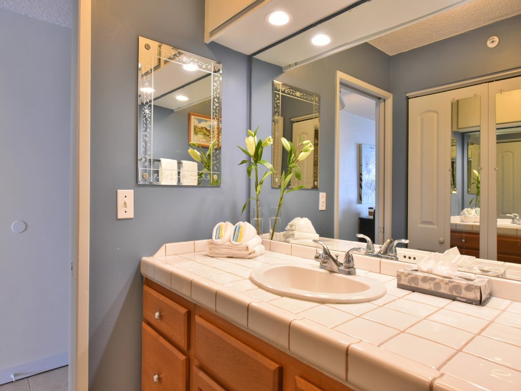 Valley Isle #1206 Vacation Rental in Lahaina - RedAwning