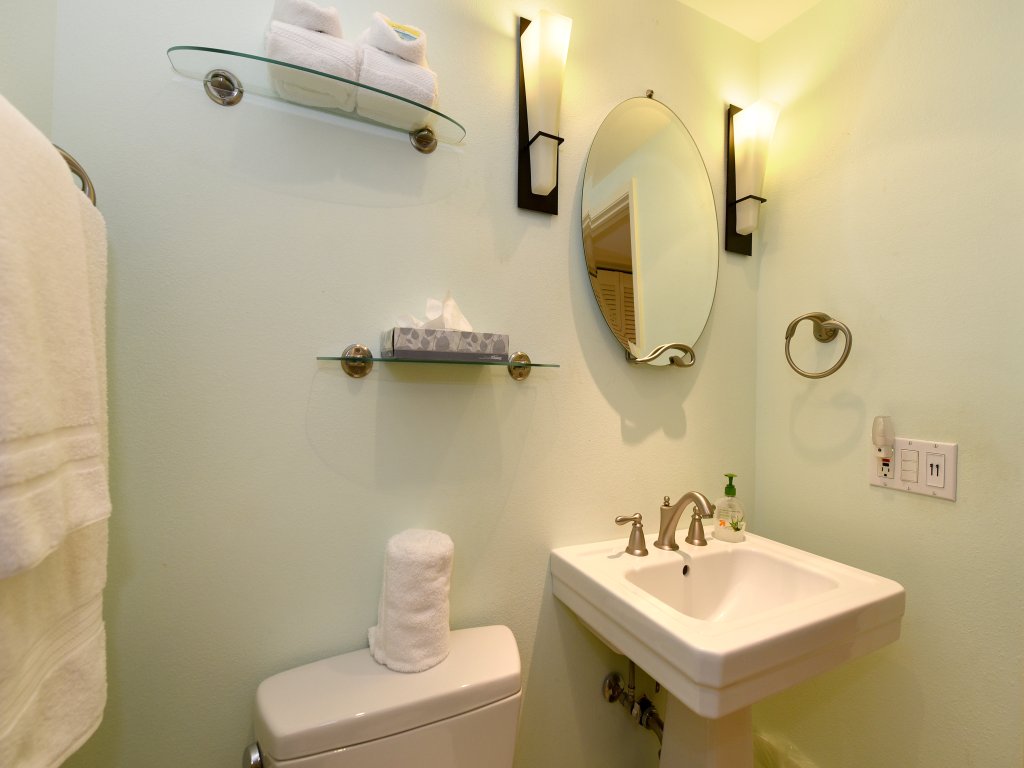 Valley Isle #1203 Vacation Rental in Lahaina - RedAwning