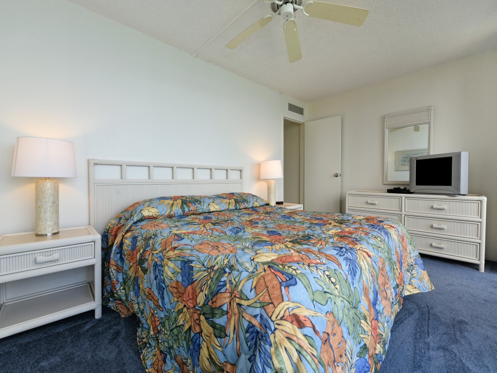 Valley Isle #808 Vacation Rental in Lahaina - RedAwning