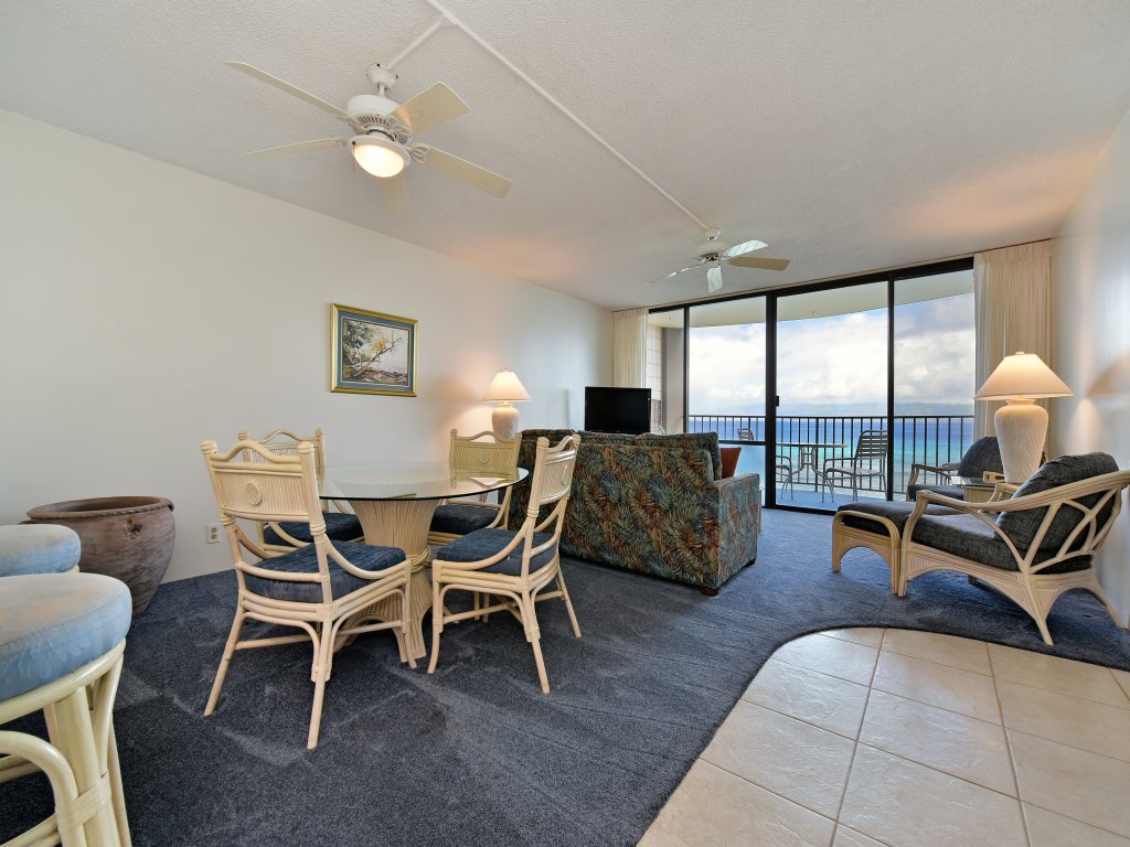 Valley Isle #808 Vacation Rental in Lahaina - RedAwning