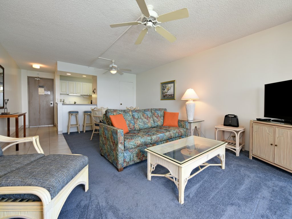 Valley Isle #808 Vacation Rental in Lahaina - RedAwning