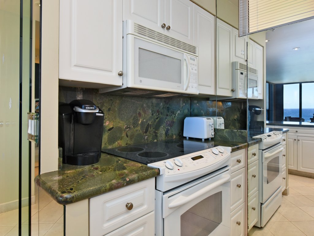 The Mahana #1104 Vacation Rental in Lahaina - RedAwning