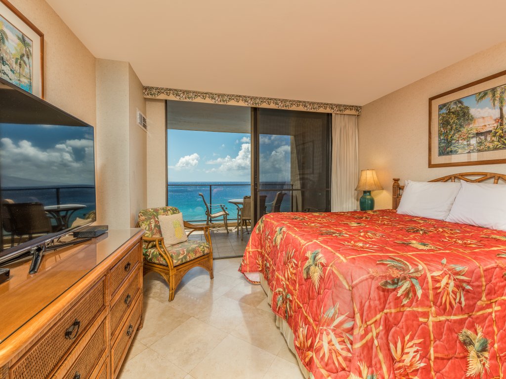 The Mahana #1017 Vacation Rental in Lahaina - RedAwning