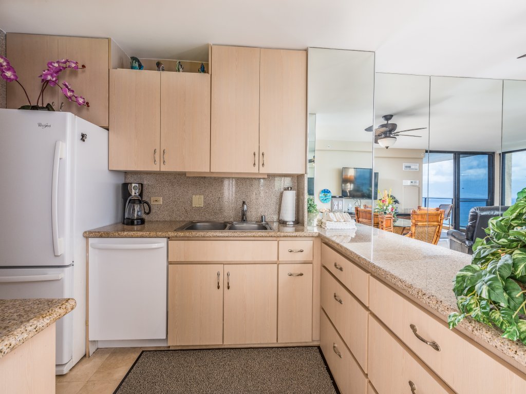 The Mahana #1017 Vacation Rental in Lahaina - RedAwning