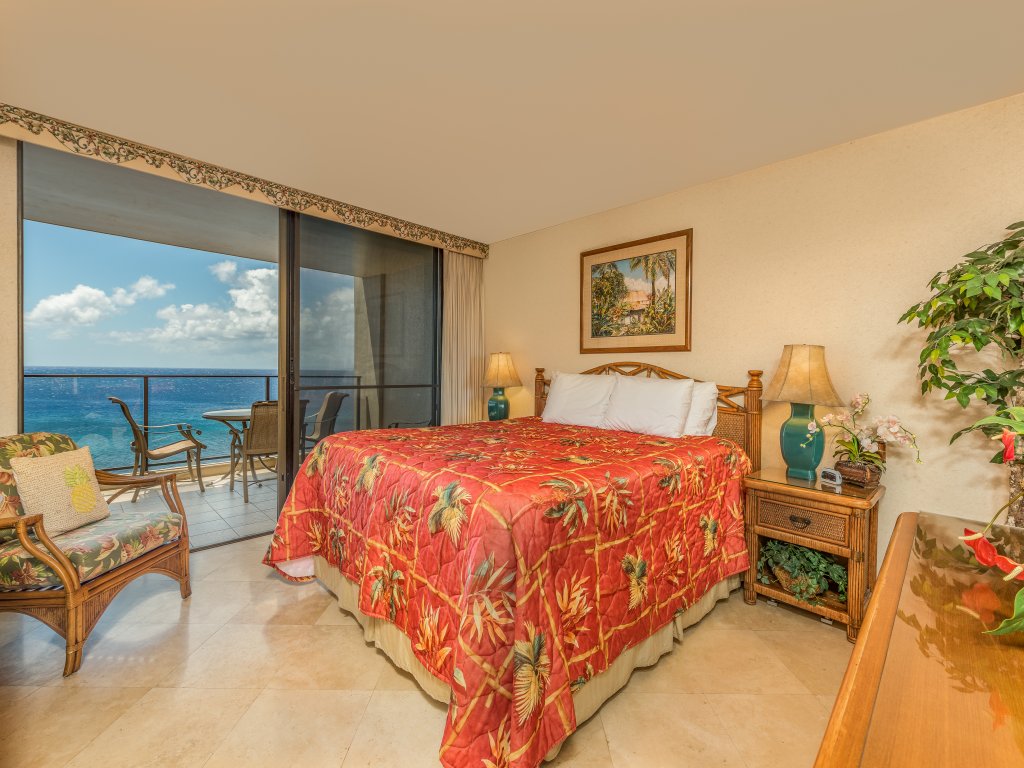 The Mahana #1017 Vacation Rental in Lahaina - RedAwning