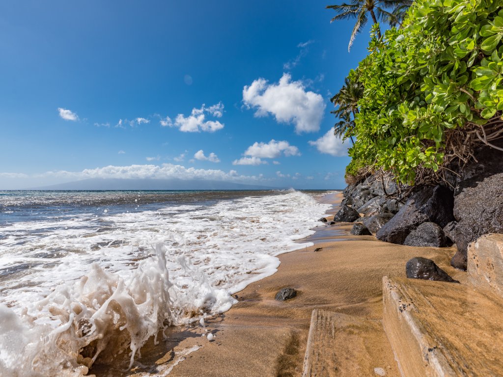 The Mahana #1017 Vacation Rental in Lahaina - RedAwning
