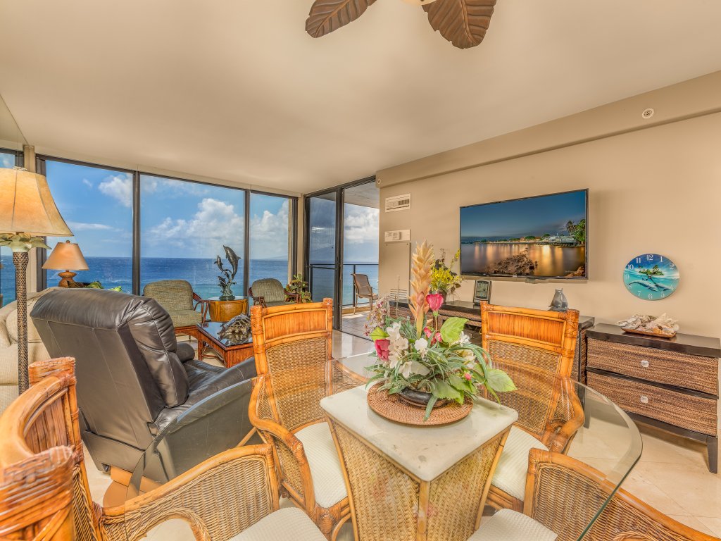 The Mahana #1017 Vacation Rental in Lahaina - RedAwning