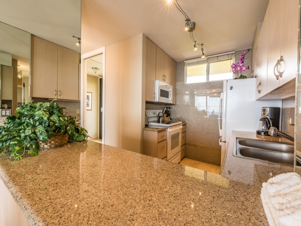 The Mahana #1017 Vacation Rental in Lahaina - RedAwning