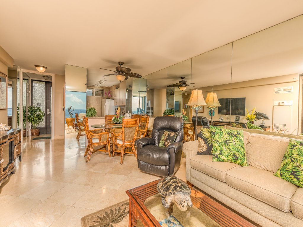 The Mahana #1017 Vacation Rental in Lahaina - RedAwning