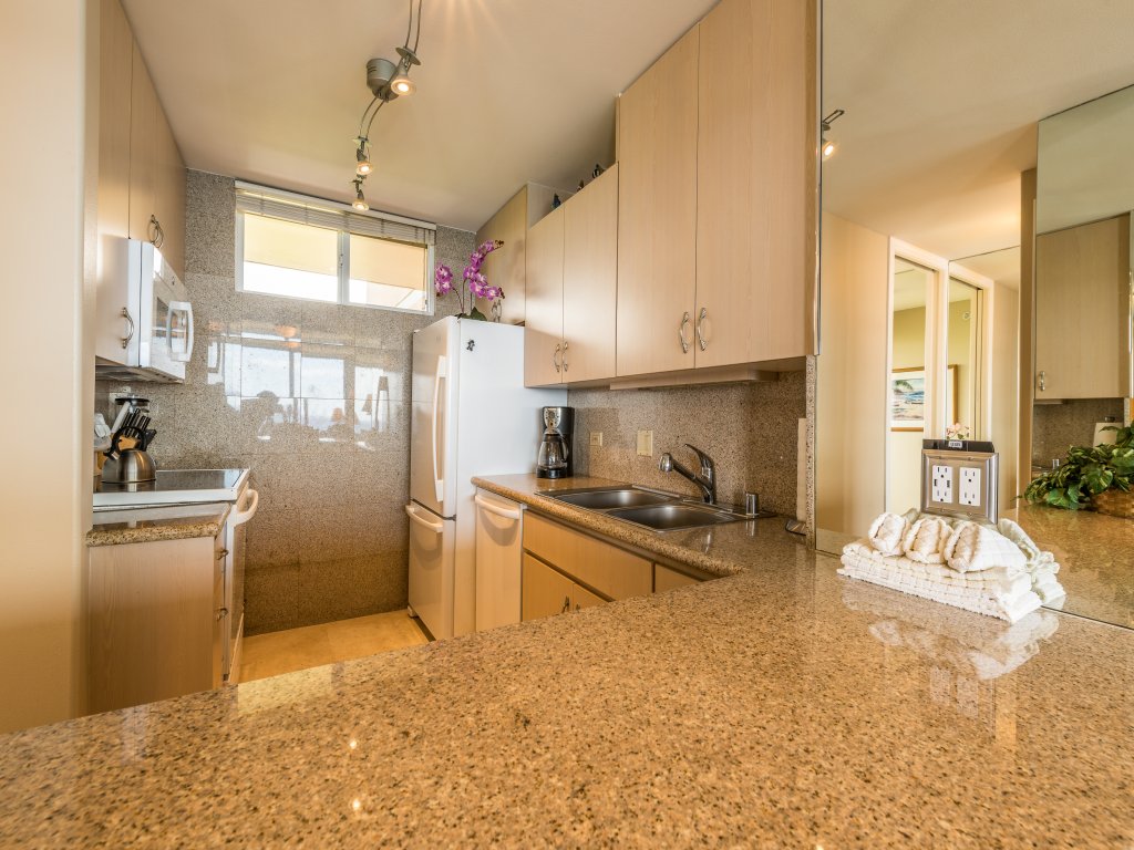 The Mahana #1017 Vacation Rental in Lahaina - RedAwning