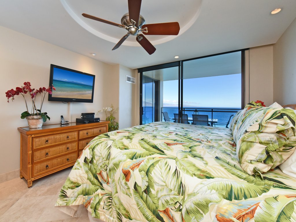 The Mahana #1204 Vacation Rental in Lahaina - RedAwning