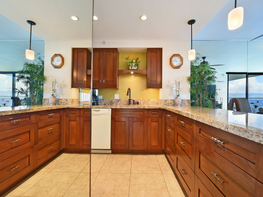 The Mahana #1217 Vacation Rental in Lahaina - RedAwning