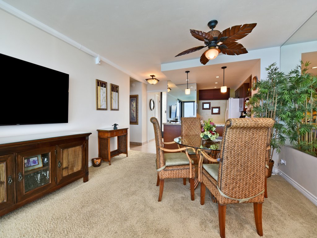 The Mahana #1217 Vacation Rental in Lahaina - RedAwning